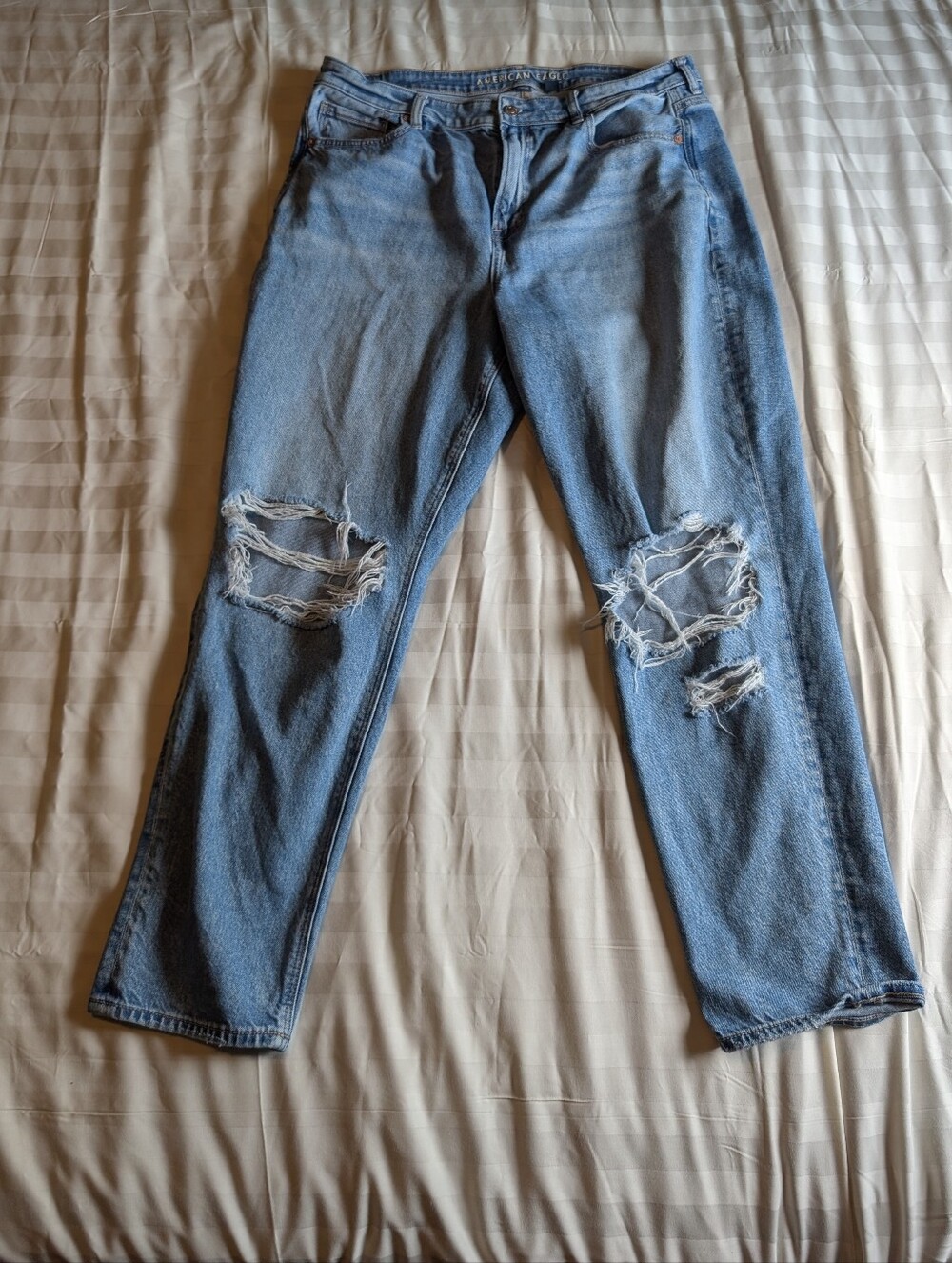 American Eagle Strigid Mom Jeans Womens 16 Regular Ripped Distressed
